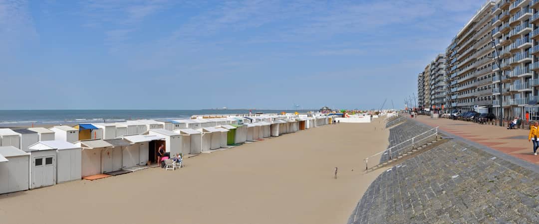 Strand en pier aan de Belgische Kust